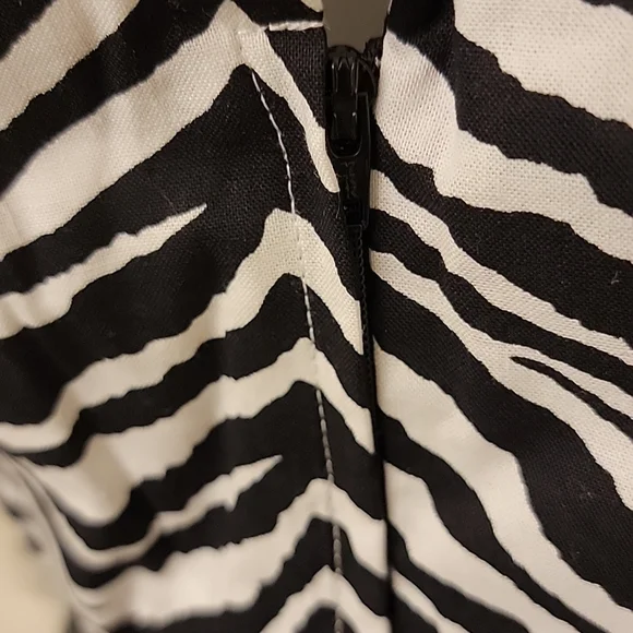 Bernie Dexter | Kelly Dress In Zebra Print - Picture 8 of 9